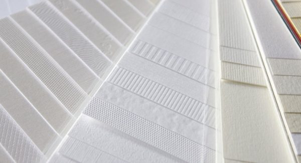 Es gibt eine Vielzahl an Papieren. Doch nicht jedes Papier passt zu jedem Firmenimage. Erfahren Sie auf was Sie achten sollten.
