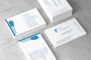 Für die Zahnarztpraxis Dr. Lauterwein haben wir, passend zum Corporate Design, Visitenkarten gestaltet. Diese sind nur ein Teil der Werbematerialien.